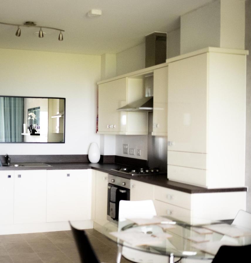 Stunning Sea Views, Luxury Apartment Beaches & Restaurants Are A Short Walk Away Ньюкі Екстер'єр фото